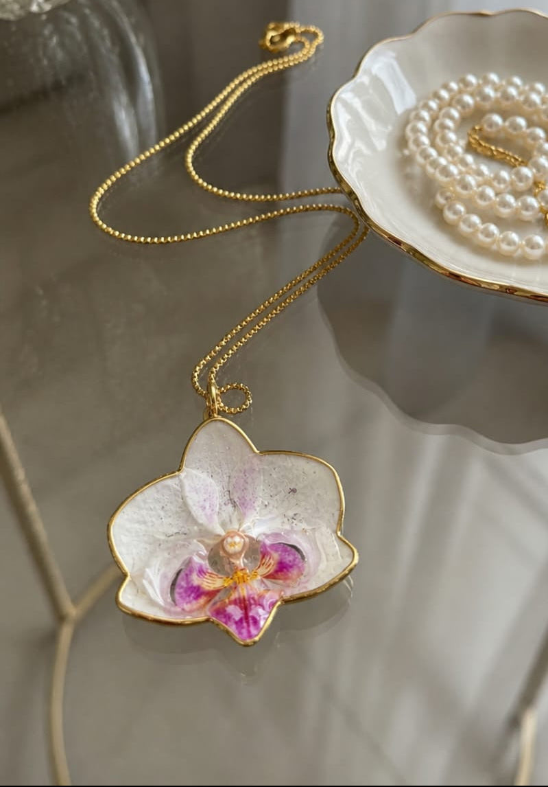 orchidea bianca e rosa in resina ciondolo artigianale Petali sulla Pelle