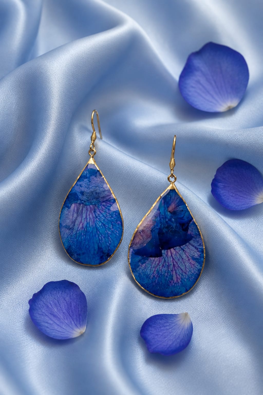 Orecchini - Petali di rosa blu variegata
