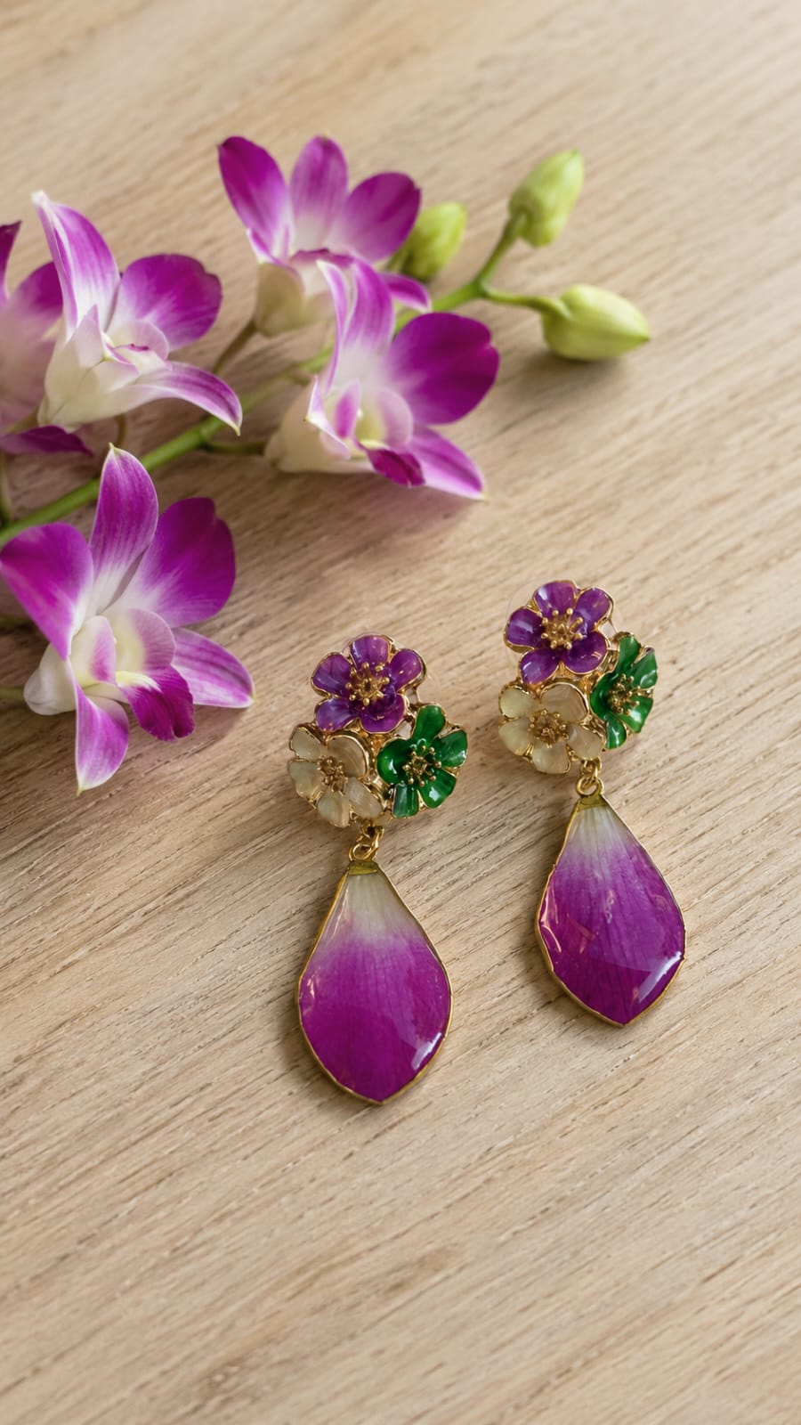 Primizie -orecchini. Petalo orchidea più bouquet smaltato
