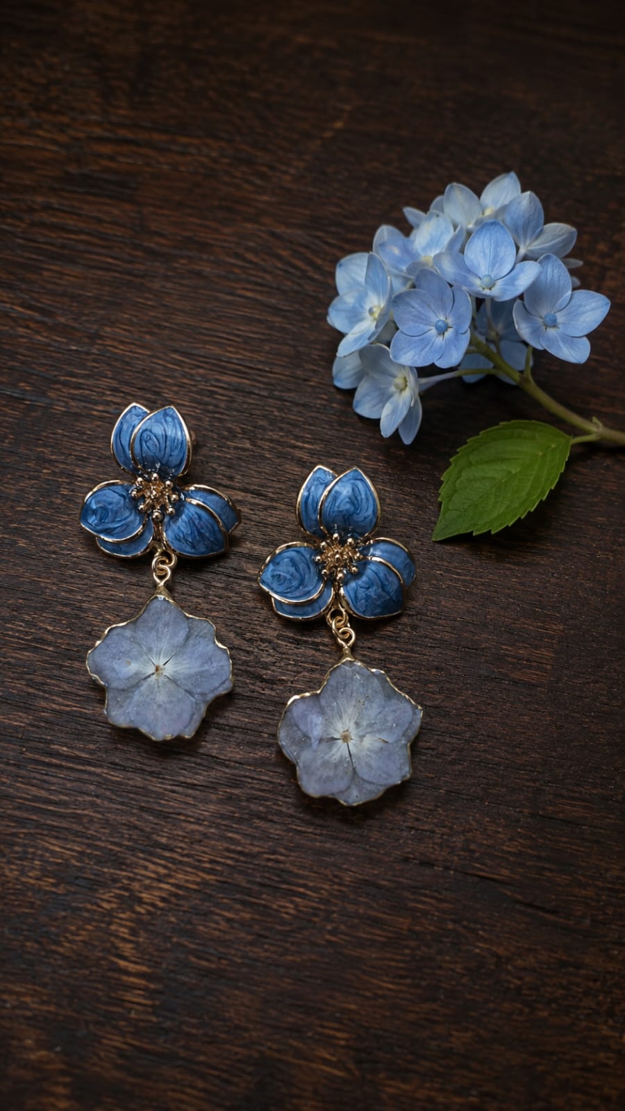 Primizie-orecchini - Ortensie azzurre e montatura vintage