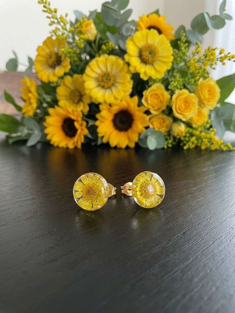 Orecchini - Fiore mignon giallo in sfera di resina